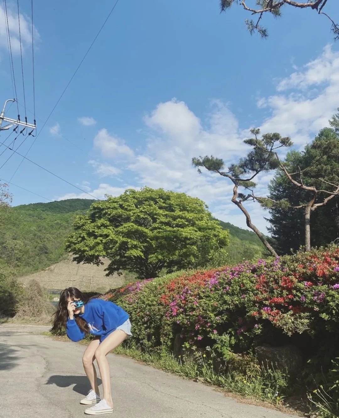 泫雅大秀身材,泫雅甜酷情侣写真