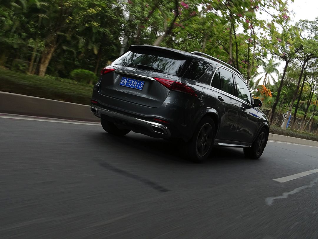 奔驰gle轿跑深度试驾评测,奔驰gle350和450哪个销量好