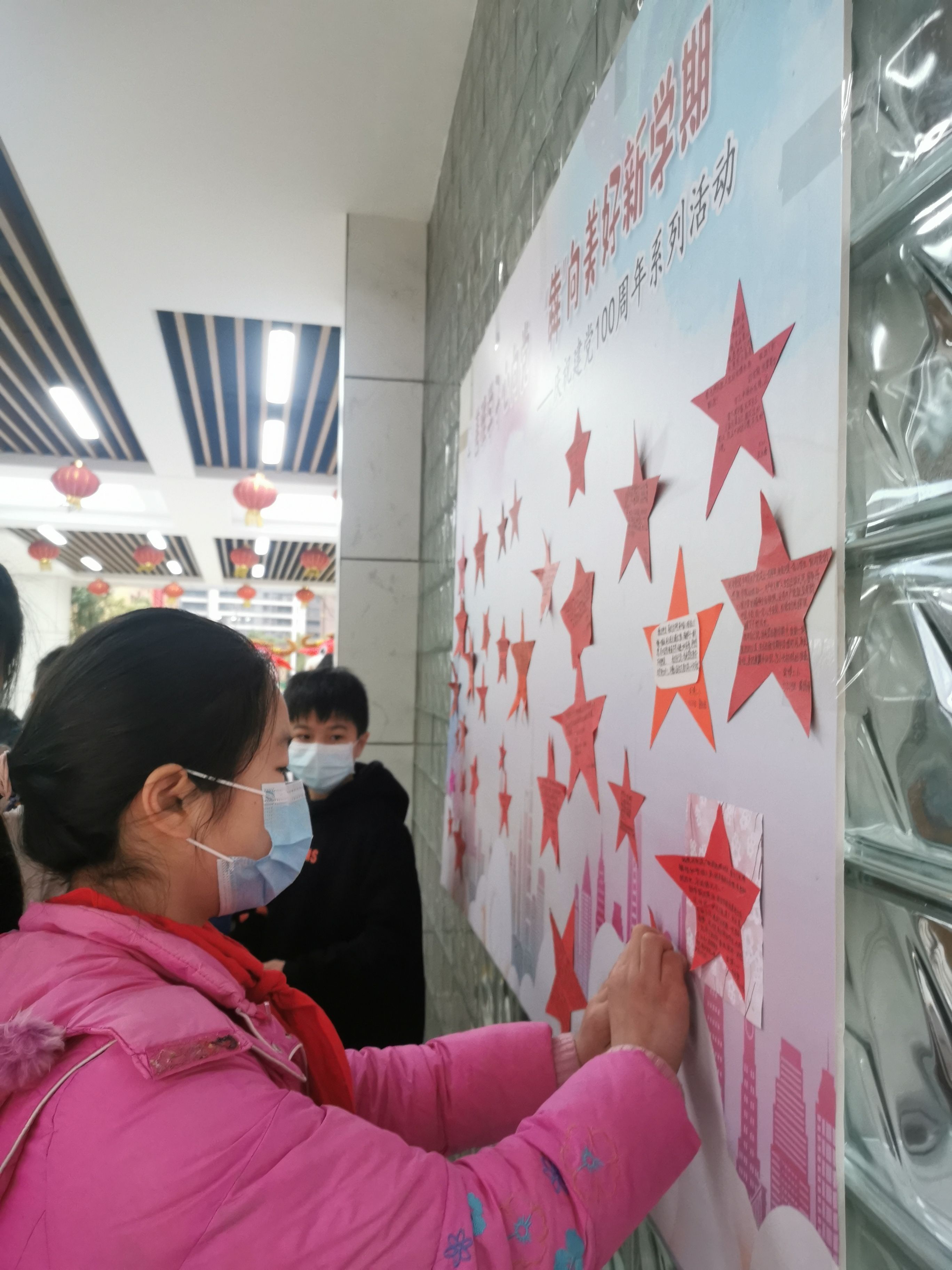 139.9万武汉伢开学啦！学*党**史学英雄开启新学期第一课