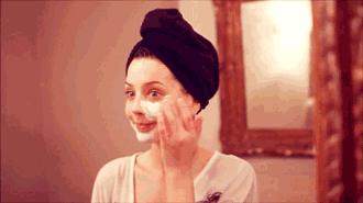 成人为什么会长痤疮,为什么成人了脸上还会长痘痘