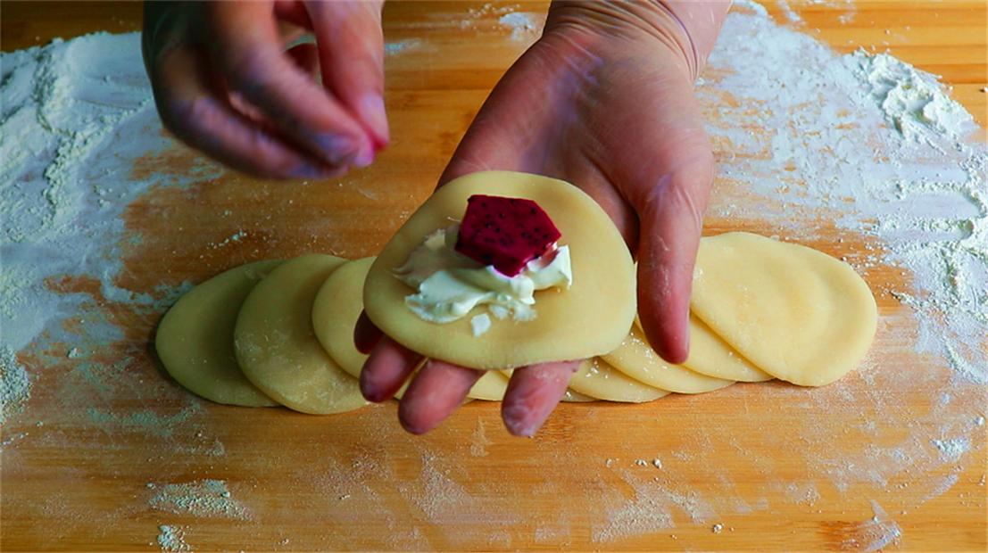 不用蒸就能做出软糯拉丝的糯米糍,想吃糯米糍再也不用排队买