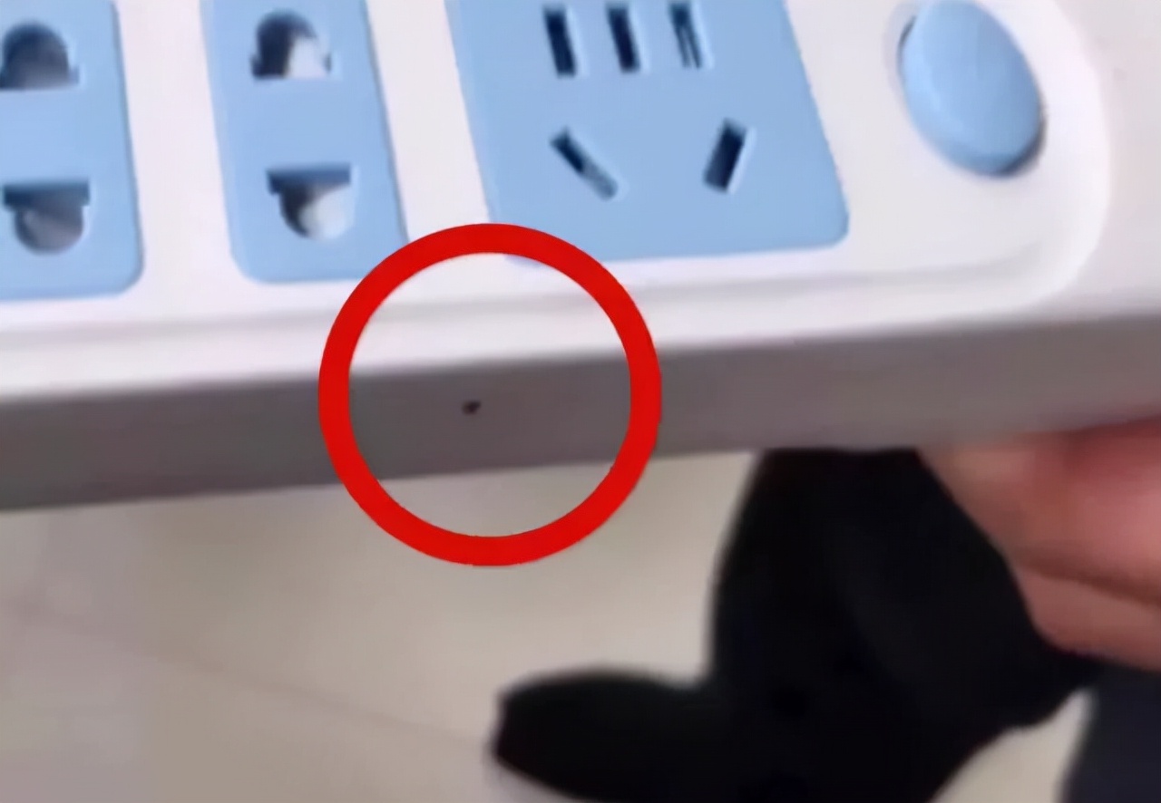 閰掑簵鎴块棿琚伔瑁呮憚鍍忓ご,閰掑簵闃插伔鎷嶅彂鐜板彲鐤戞憚鍍忓ご