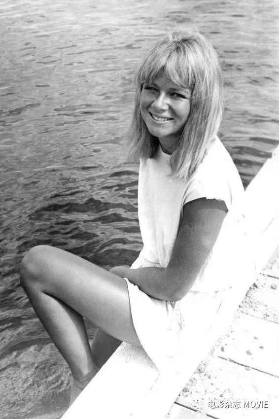 她曾14次全裸出镜，并给出“不要太早结婚”等五条人生建议