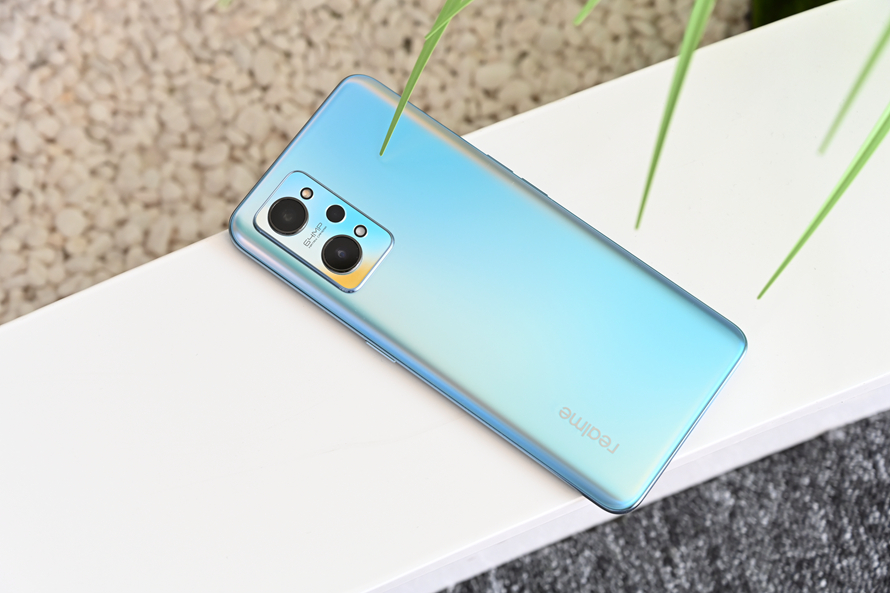 oppo跟vivo哪款手机性价比更高,oppo和vivo手机哪个手机性价比高