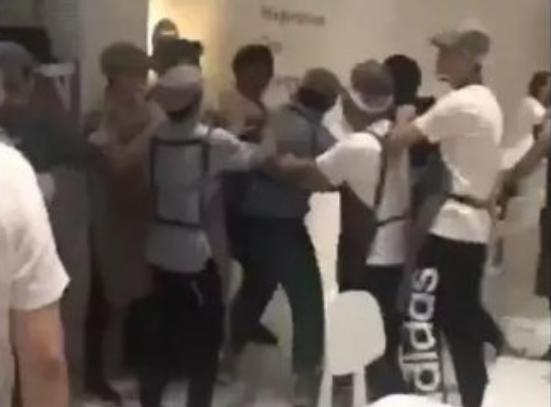 喜茶和美团员工互殴，称将一起反省！其实，他们是一家人