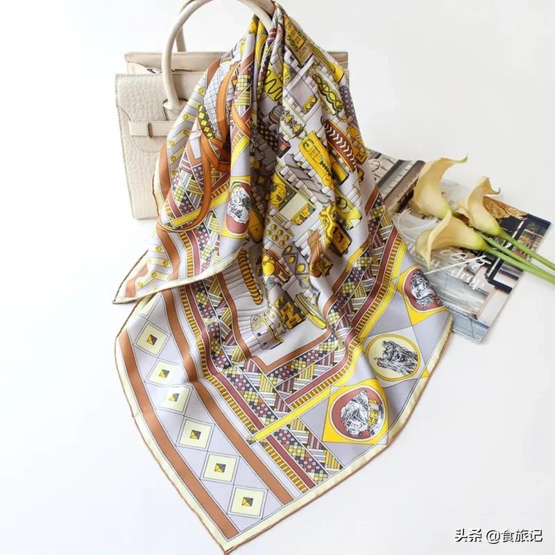 丝巾的气质系法,一条小小的丝巾可以点缀你的气质