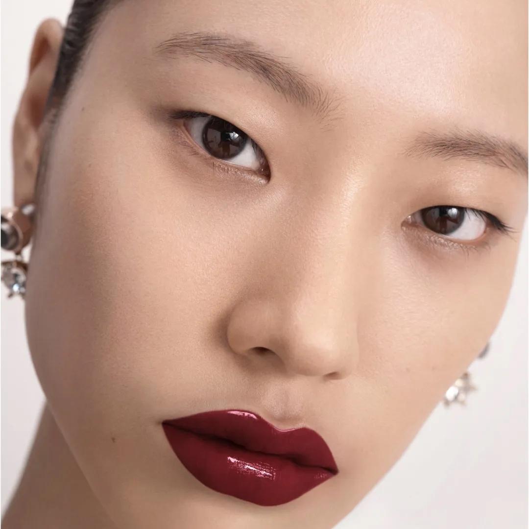 误闯爱丽丝仙境——这些彩妆单品够你美一整个春天不重样了