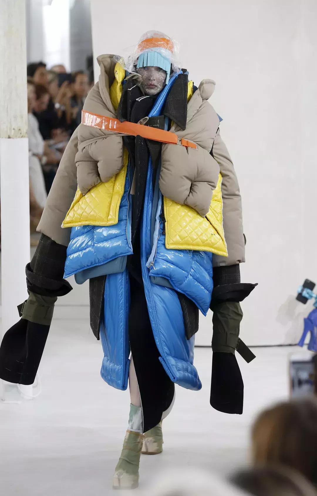 一到冬天，设计师就开始放飞自我，UGG出了一款“麻袋”？