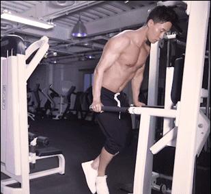 如何不靠器械把胸练大练厚,肩胸练厚最快方法