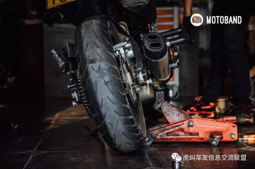 贝纳利幼狮500辐条轮爆胎,贝纳利幼狮500公路版改牌照架