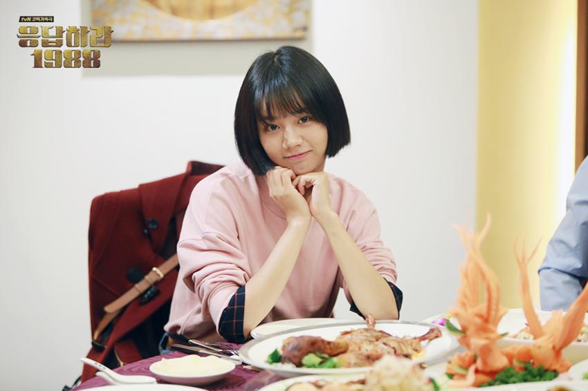 请回答1988德善所穿什么颜色毛衣,请回答1988德善所穿什么毛衣