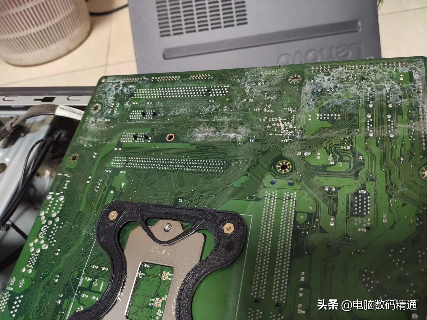 电脑进水有几种处理方法,电脑进水后紧急处理方法