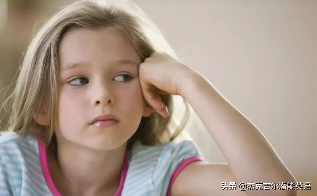 孩子紧张就抠手指甲怎么缓解,3岁孩子总是抠指甲怎么办