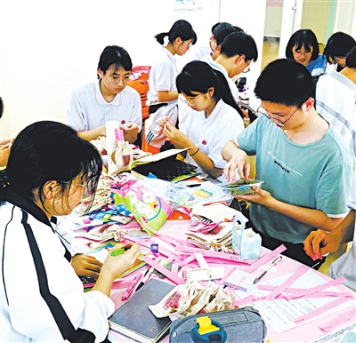 减压、备考，泉州这所中学这样做：特别的“喊楼”+暖心的福袋