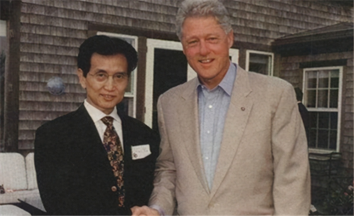 80年代“气功大师”严新跌落神坛，如今仓惶地逃往国外