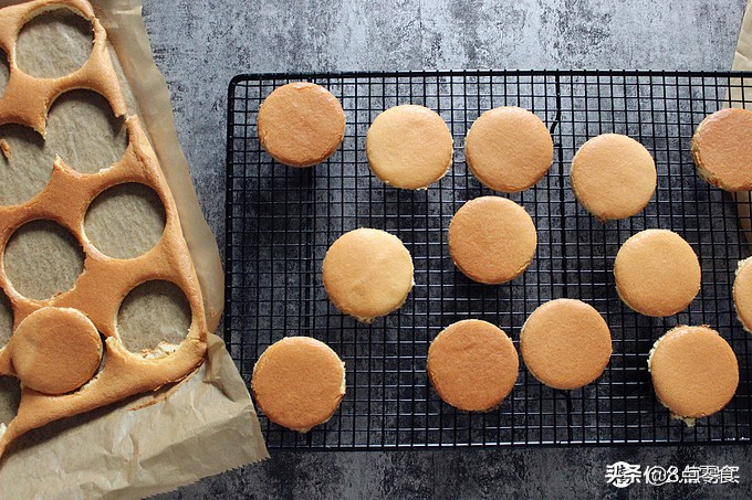 轻松玩烘焙想吃红遍四海八荒的肉松小贝可是又不想排队，自己做