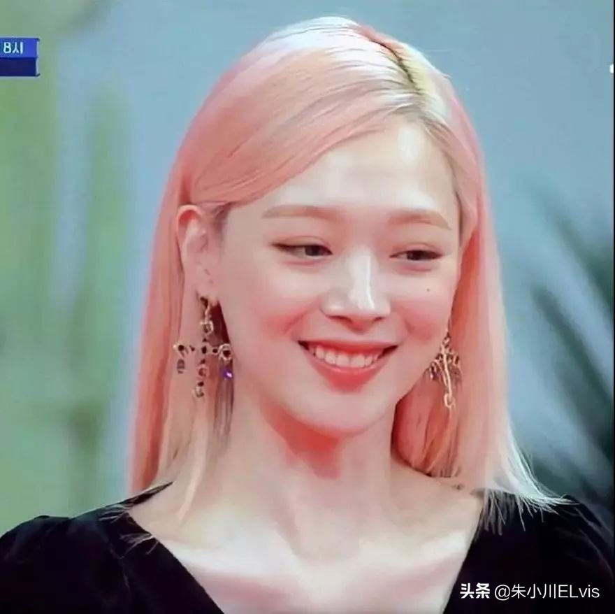 崔雪莉直播头发蓬松貌美依旧,崔雪莉头发浓密