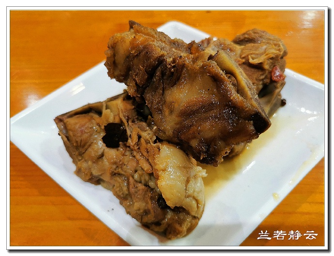 郑州小吃美食一条街附近酒店,郑州住宿附近有美食