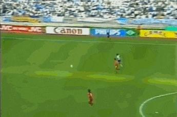 以足球的名义纪念科比,足坛传奇球王马拉多纳