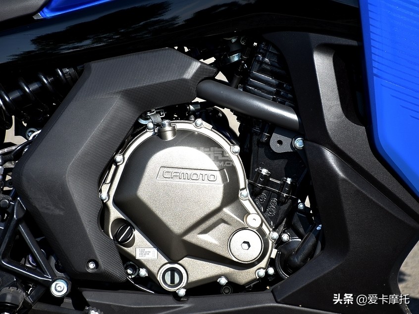 贝纳利蓝宝龙和春风400,跑短途对比跑长途