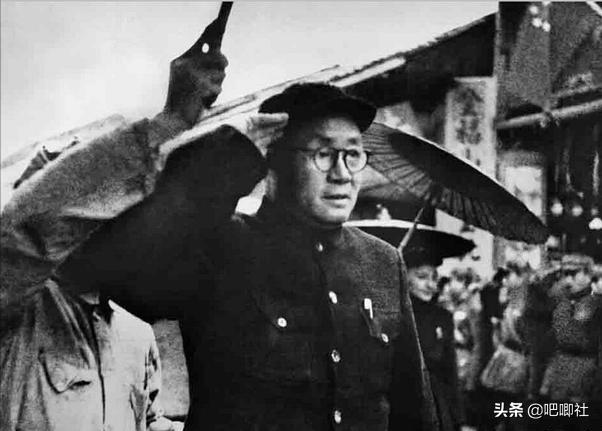 1958年刘帅作检讨，*小平邓**和陈毅站出来说话，陈老总：我替你写