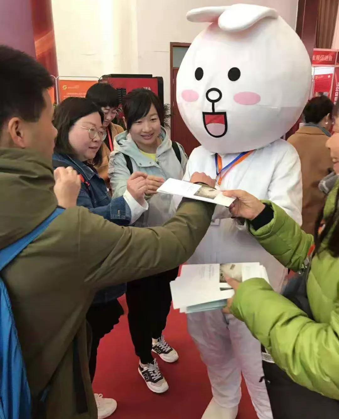 很难吗?25岁自闭症男生成为办公室白领后,妈妈有话说