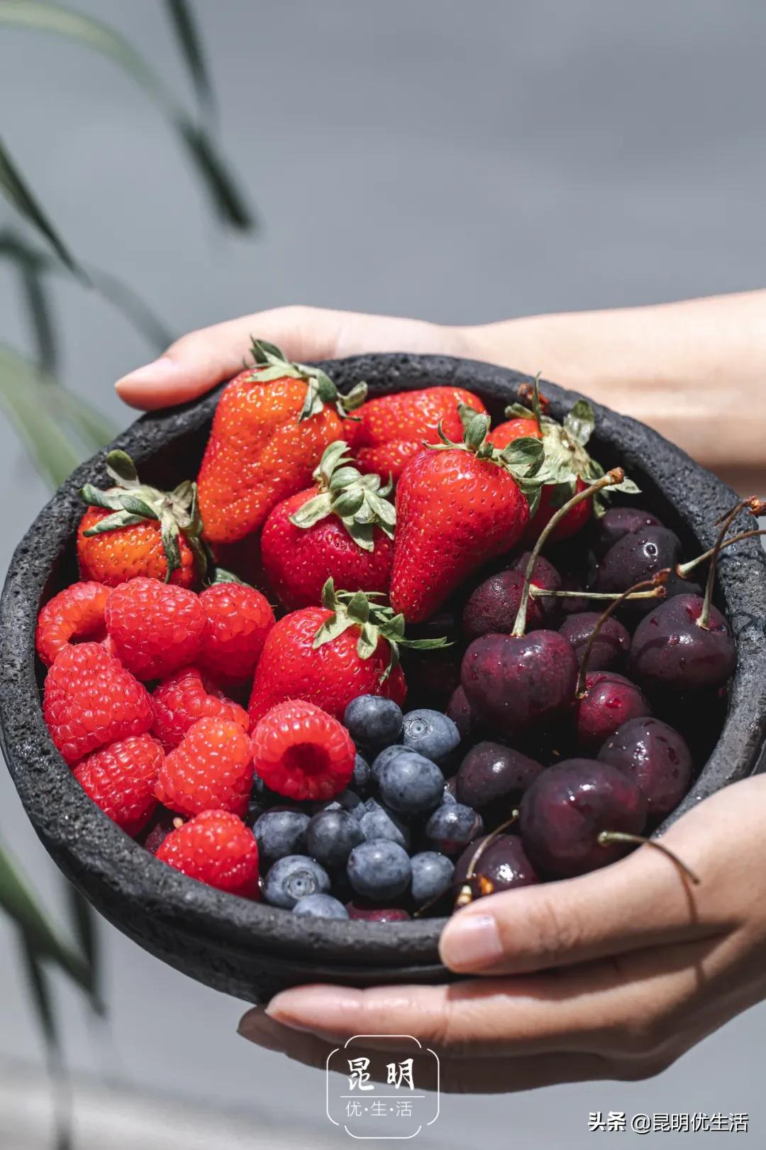 奈雪的茶测评霸气水蜜桃 (奈雪的茶粉色草莓)