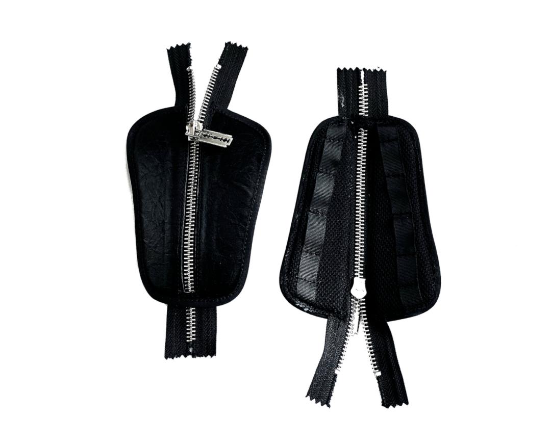 有许多配件的球鞋,拥有这些神器球鞋怎么会洗不干净