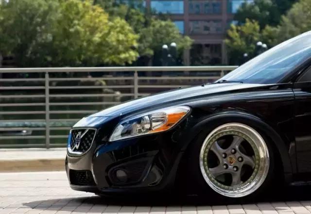 老款沃尔沃c30改装黑武士,走在大街上回头率百分百