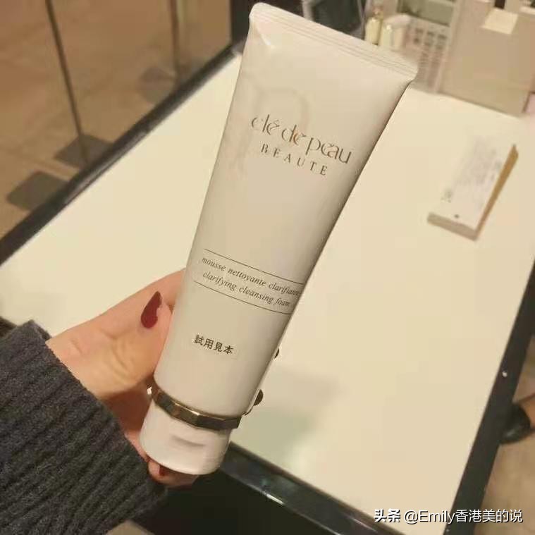 芙丽芳丝洗面奶适合干皮还是油皮,推荐一款干皮肤用洗面奶