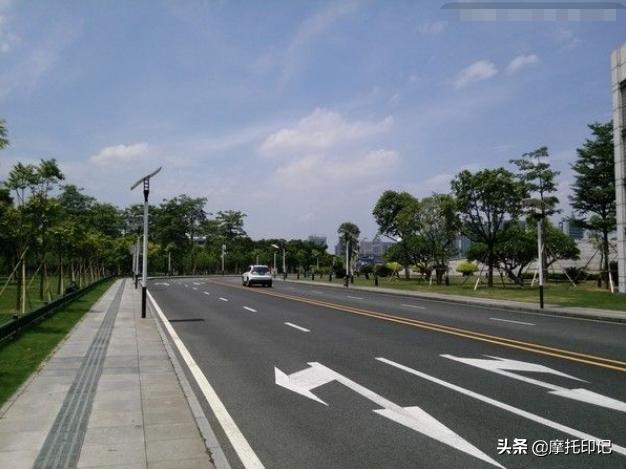 为什么骑摩托车不堵车,骑摩托为什么要低着头