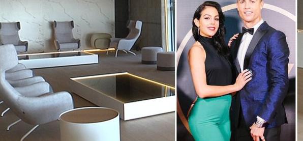 c罗捐300万美金建足球场,c罗投资一个亿到中国