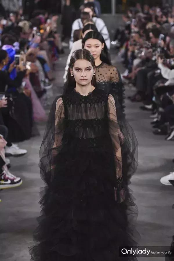 张艺兴valentino东京神图,张艺兴valentino秀场表演