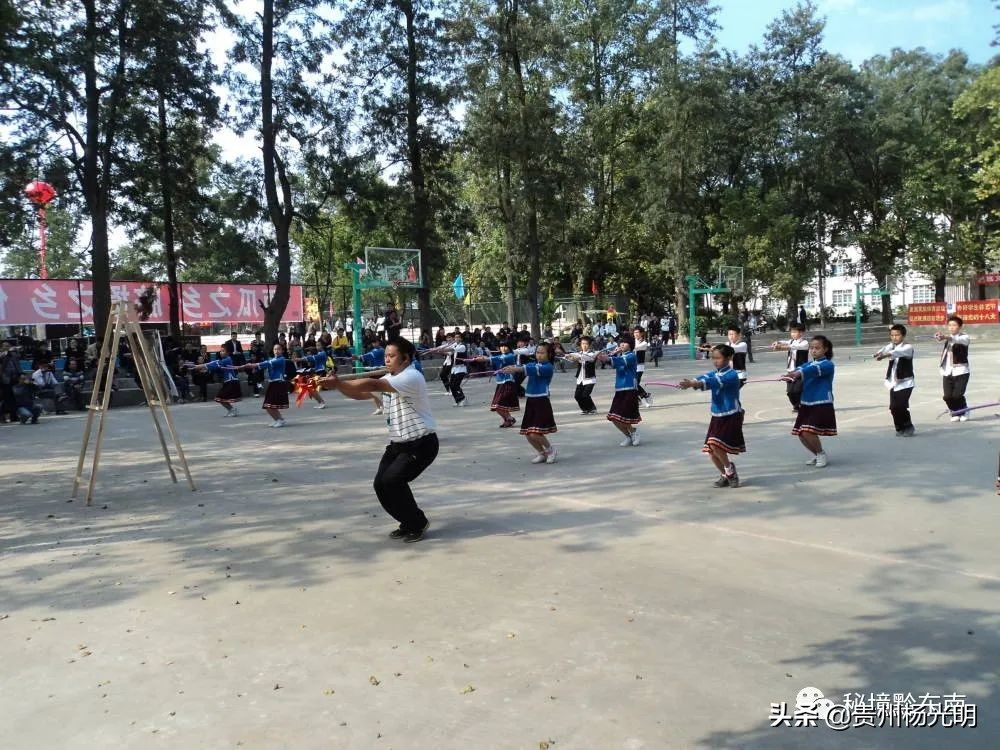 教书育人爱岗敬业关爱学生,呕心沥血育桃李优秀教师事迹