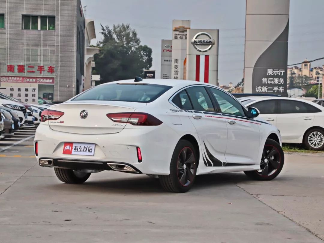 优衣库联名疯抢视频,roylichtenstein联名优衣库