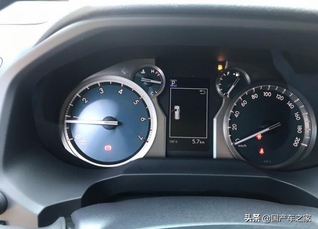 国六普拉多4.0,2021款普拉多3.5五座军绿色