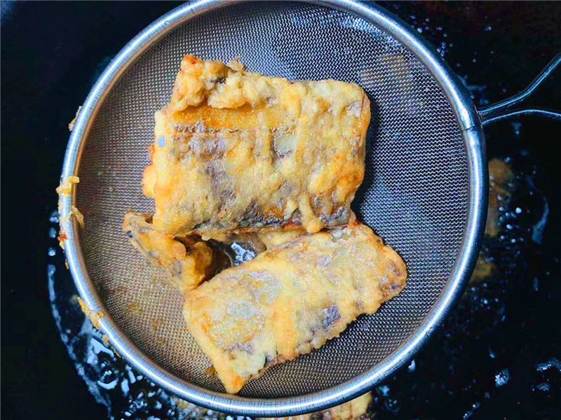 腌带鱼要蒜吗,放白糖腌带鱼能去腥吗