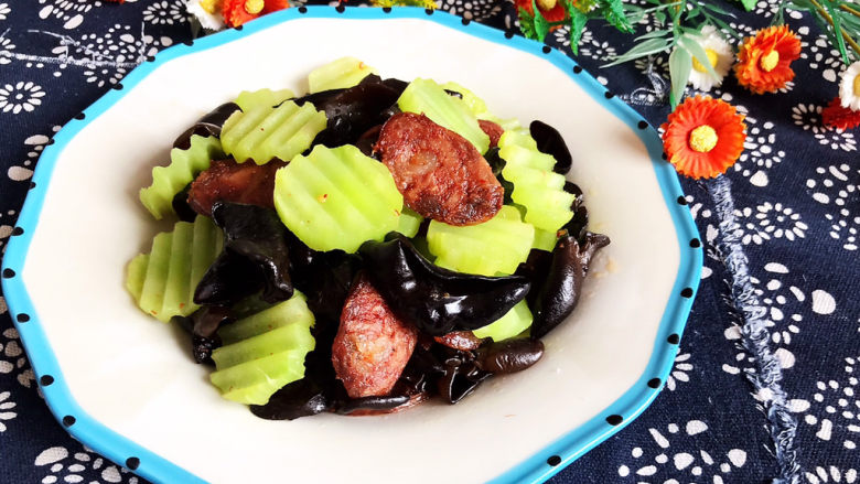 莴笋炒牛肉莴笋怎么切,莴笋的家常做法莴笋炒牛肉