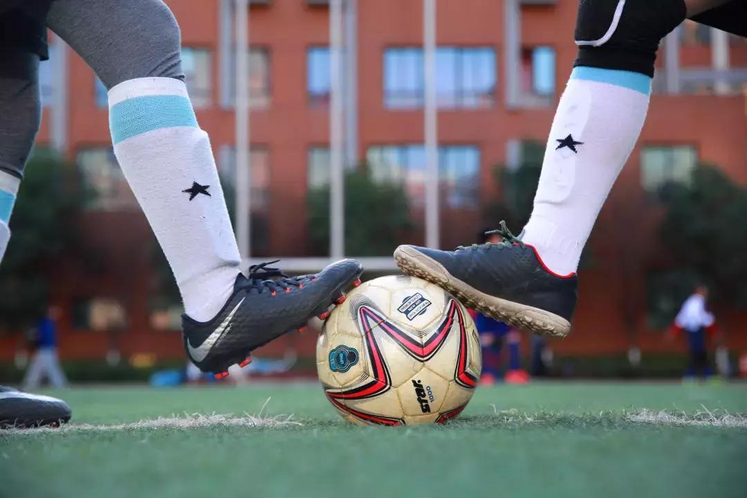 足球转动梦想绿茵放飞希望——曲江南湖小学举办第二届校园足球赛