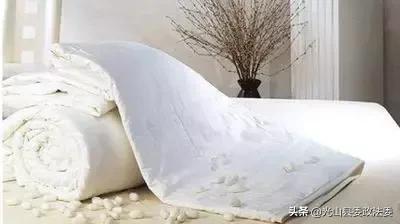 长期盖蚕丝被有什么危害 (长期盖蚕丝被被曝光)