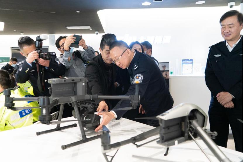 深圳交警无人机巡逻,深圳交警铁骑和机训