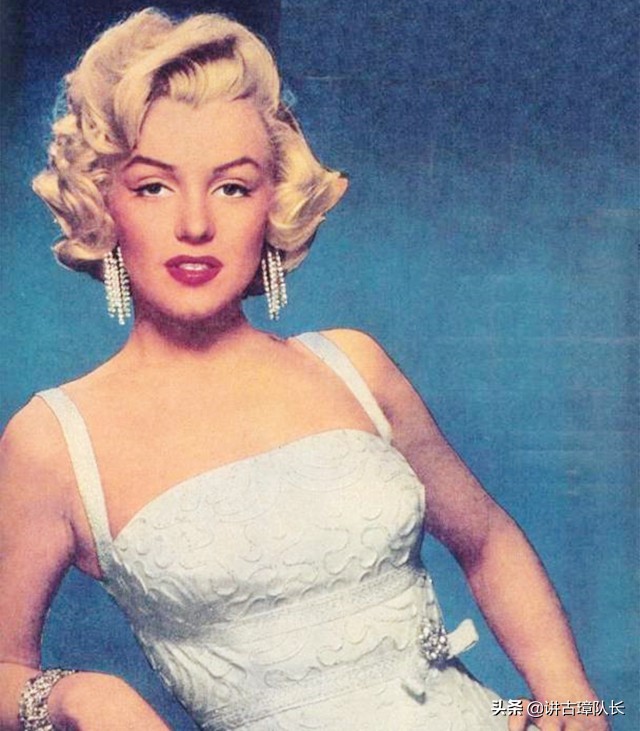 玛丽莲梦露去世谁帮她举行葬礼,玛丽莲梦露死后墓地