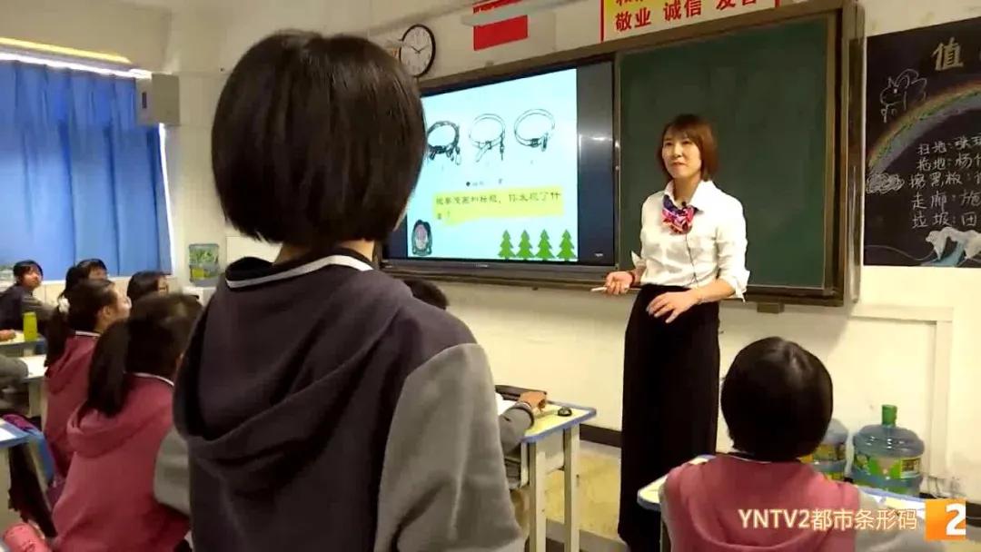 有最严厉的眼神，操最碎的心，她的这*鹰双**眼，是学生最怕的戒尺，也是最难忘的爱