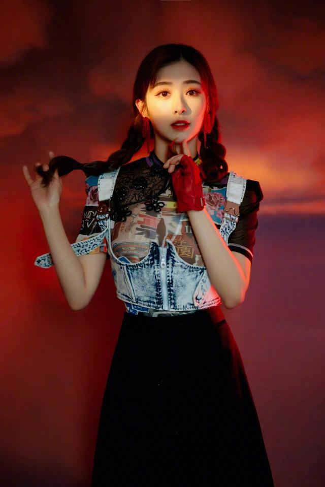 baby高清怼脸画面,baby怼脸照被嘲眼纹明显