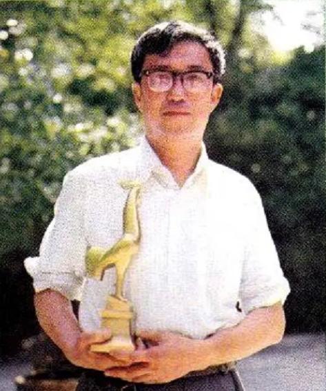 既有实至名归的双黄蛋，也有宁缺毋滥的空缺，最早那届金鸡奖好刚