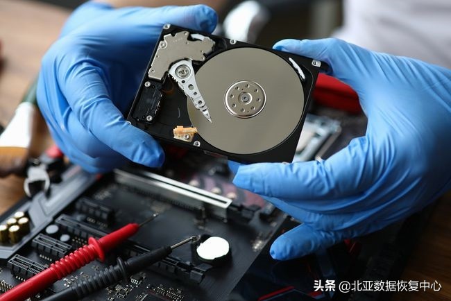 电脑进水后正确处理方法,电脑进水怎么办一招教你轻松搞定