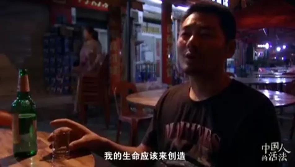 一个大卡车司机不务正业画画，被老婆骂了十年，司机成了画家