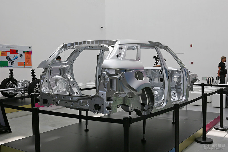 全新揽胜极光越野表现,全新一代路虎揽胜极光车评