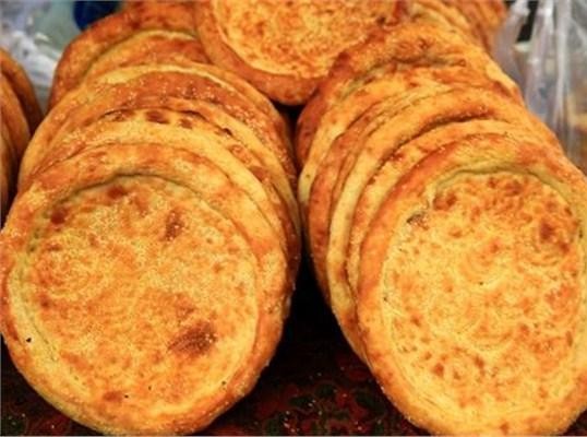 *疆新**库尔班大叔骑驴去北京面谢毛*东泽**，见面时却说：想要条绒布