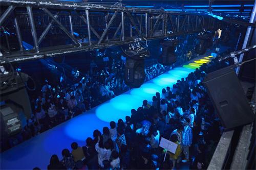 金羽杰蓝色羽绒服穿搭,金羽杰白色羽绒服过时吗